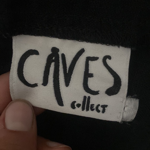 100% linen black button down tank top with adjustable straps - Picture 4 of 7